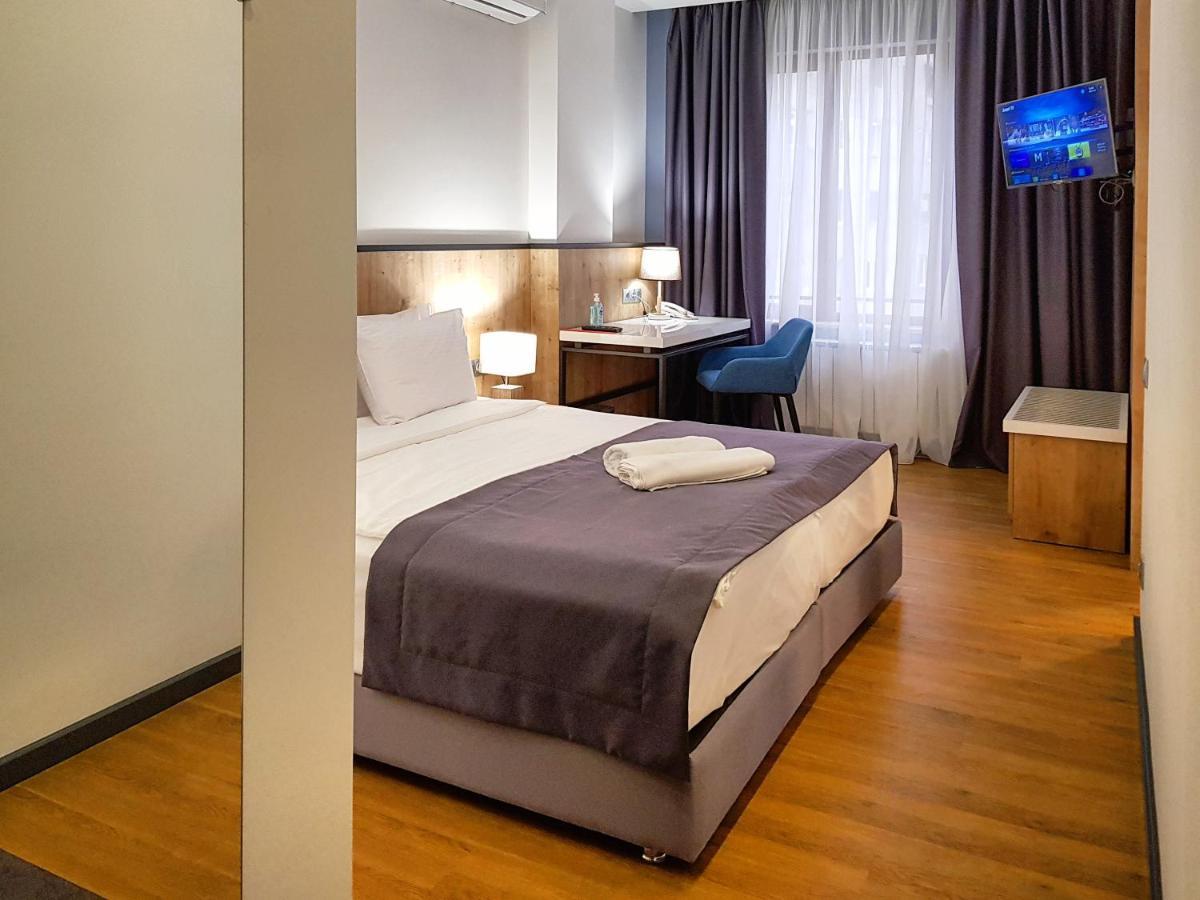 Hotel Alpha Yerevan Exterior photo