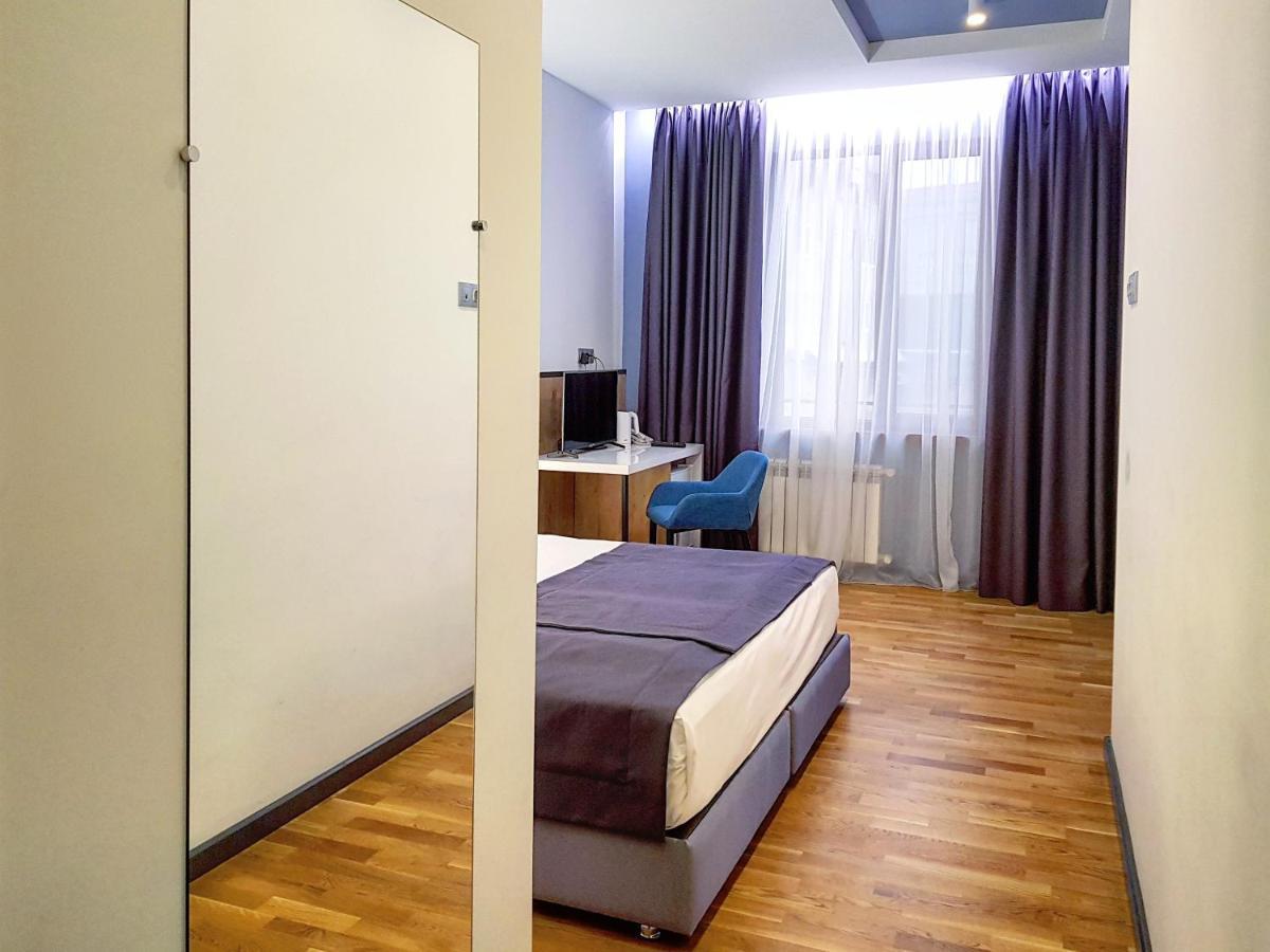 Hotel Alpha Yerevan Exterior photo
