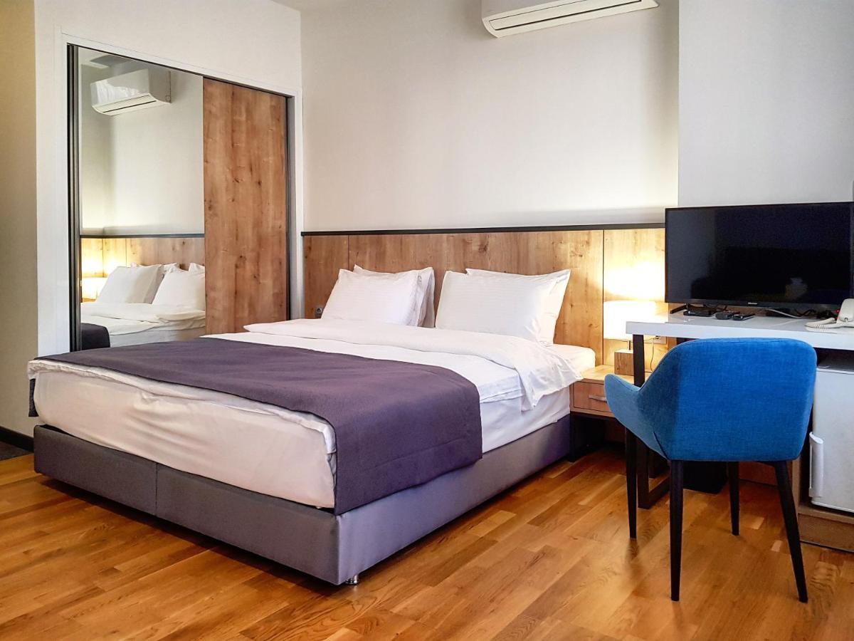 Hotel Alpha Yerevan Exterior photo