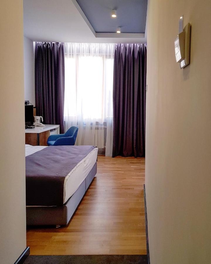 Hotel Alpha Yerevan Exterior photo