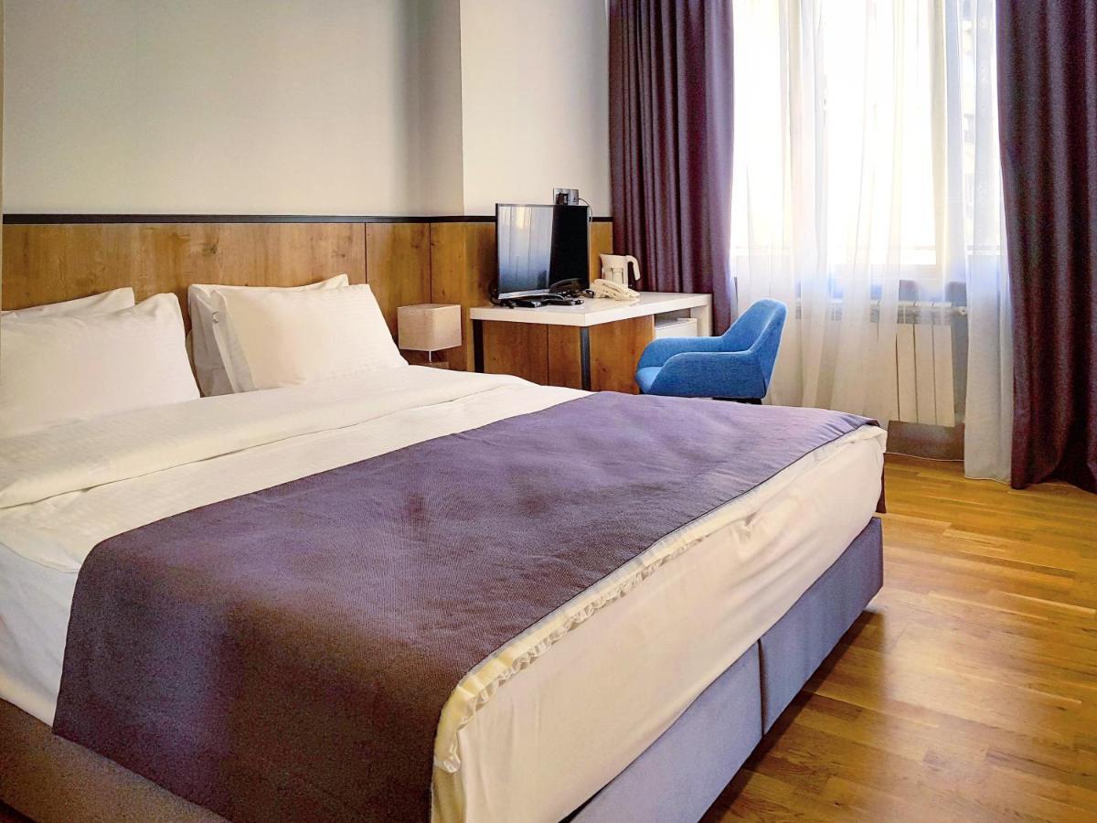 Hotel Alpha Yerevan Exterior photo