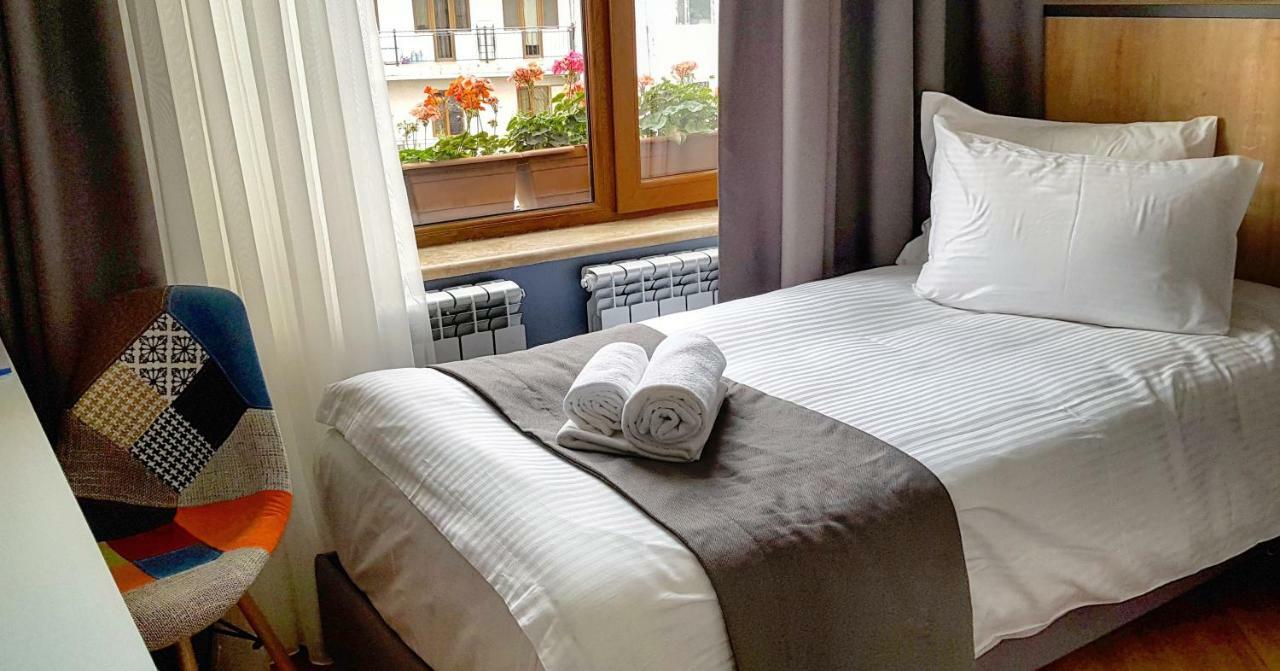 Hotel Alpha Yerevan Exterior photo
